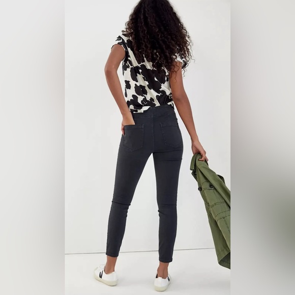 Anthropologie Pilcro Darted High Rise Skinny Jeans | Dark Grey Wash | 29 - Picture 6 of 6